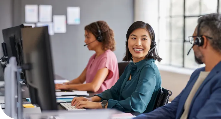 Pessoas trabalhando em escritório